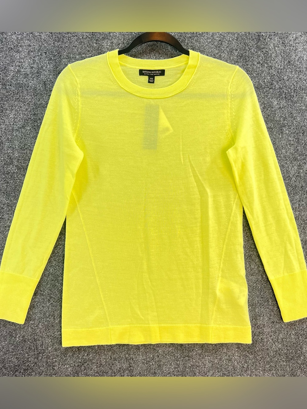 NWT Banana Republic 100% Extra Fine Merino Wool Sweater XS Yellow Crewneck
